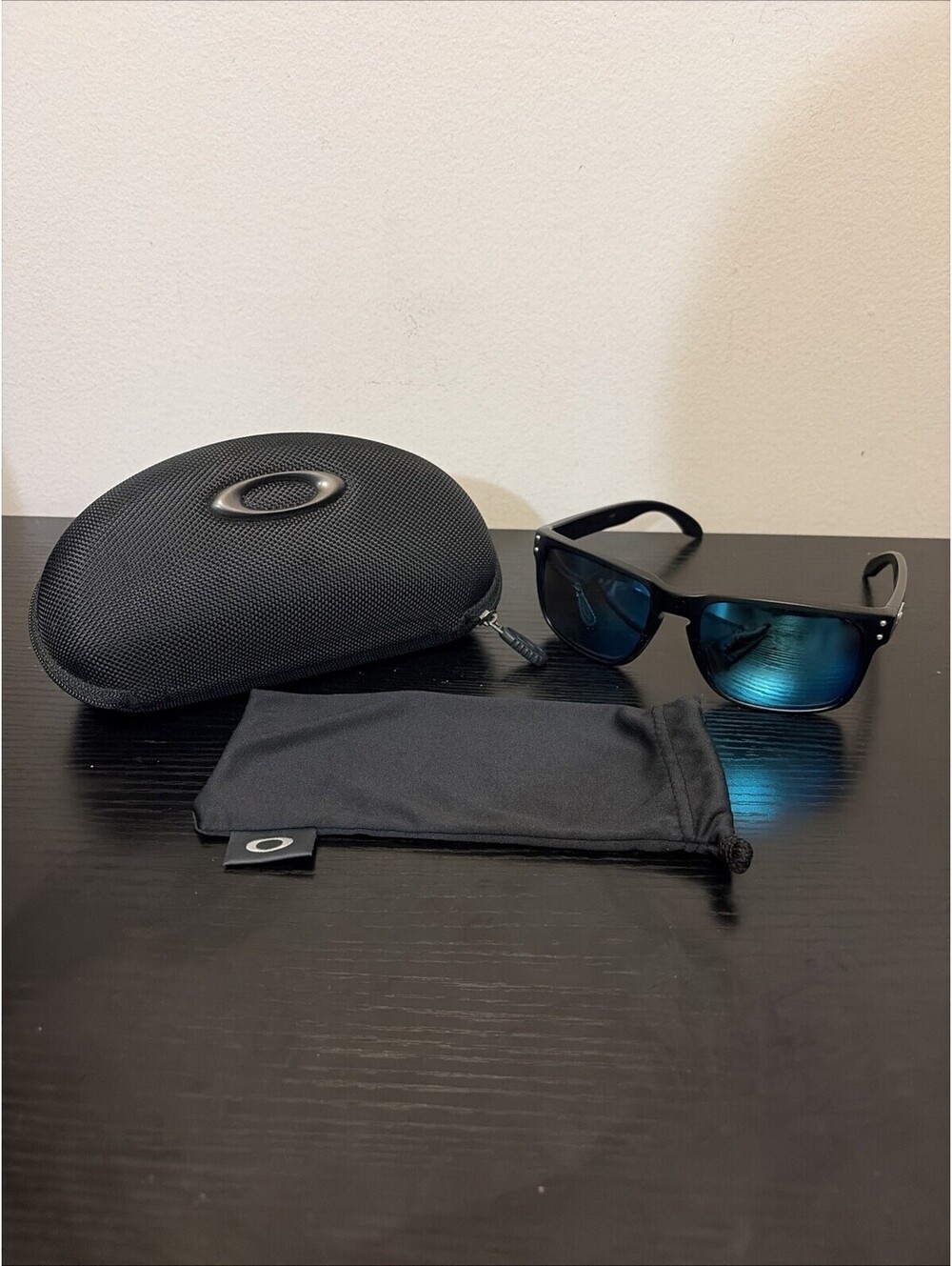 Oakley Holbrook Sunglasses OO9102-E855 Black/Blue Prizm POLARIZED 57-18-137 READ